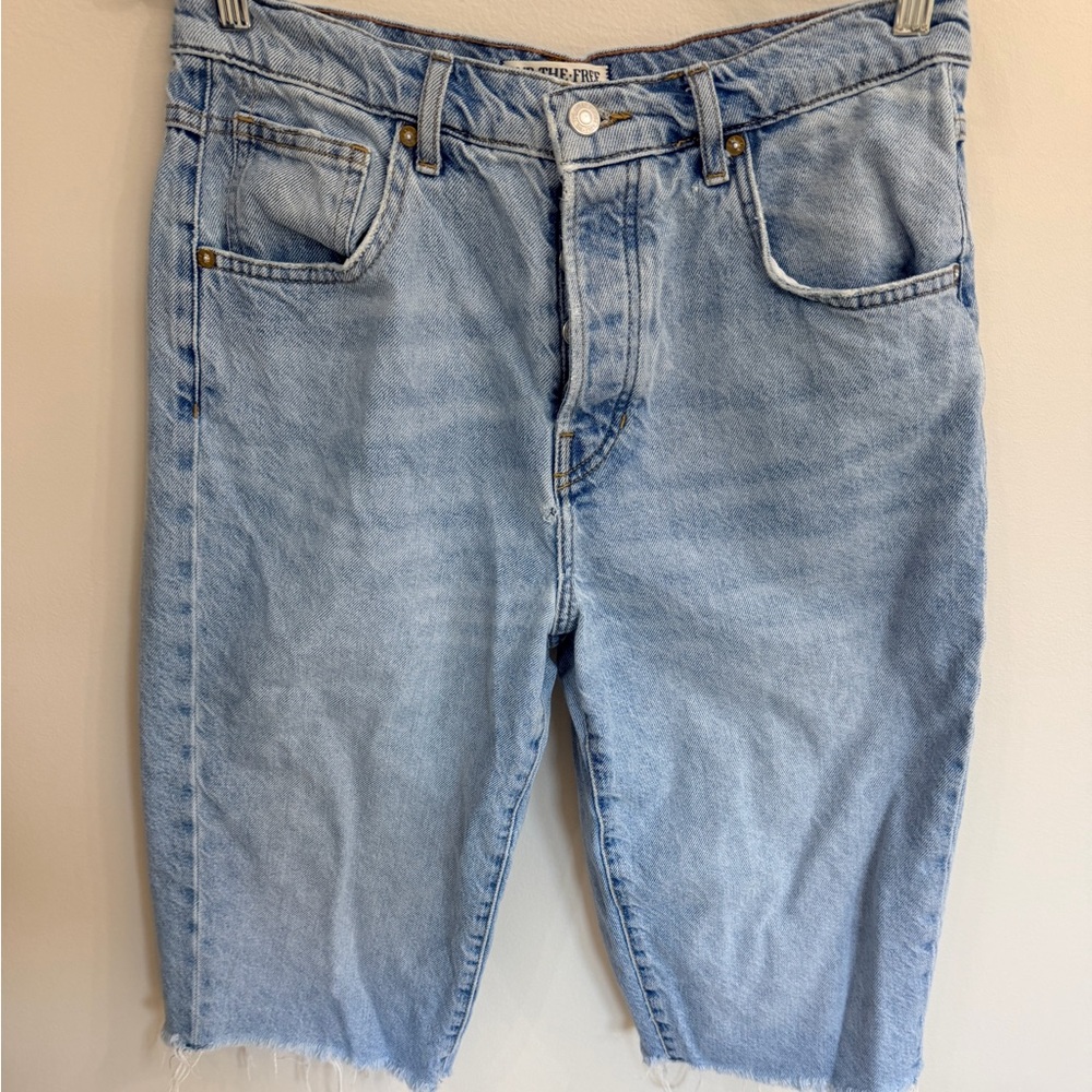 Free People We The Free Denim Cutoff Bermuda Shorts Size 29 Raw Hem Light Wash
